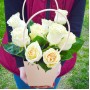Композиция Белые розы в сумочке